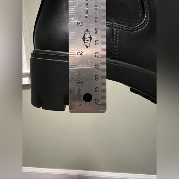 Madden Girl Tessa Lug Sole Platform Slip On Chelsea Ankle Boots - Picture 8 of 10